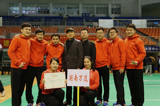 奋力拼搏，勇夺第一；团结协作，兴我万达 ！